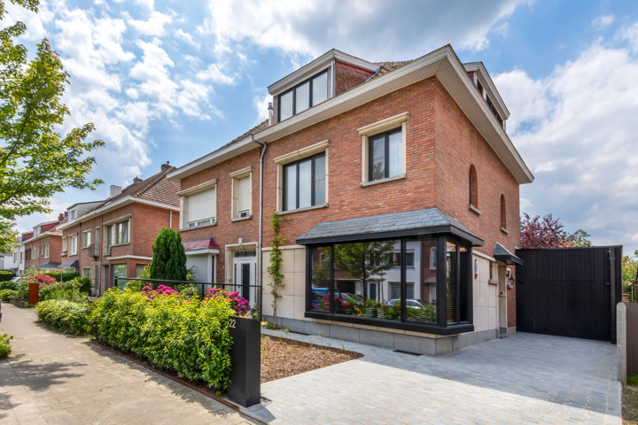 Gerenoveerde woning op toplocatie in Elsdonkwijk te Edegem. 